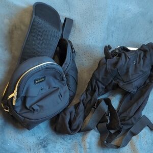Black/Gold Tushbaby Hip Seat Carrier and Hands Free Attachment